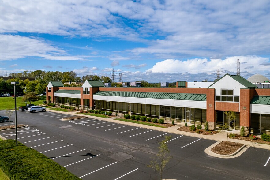 More Photos Of 2700-2718 River Green Cir, Louisville Unknown For Lease