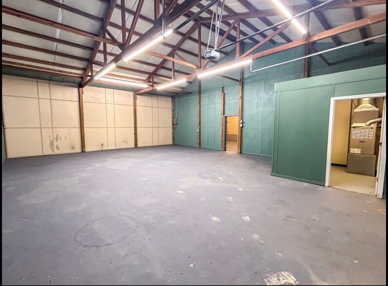 More Photos Of 1901 Hollingshed Rd, Irmo Warehouse For Sale