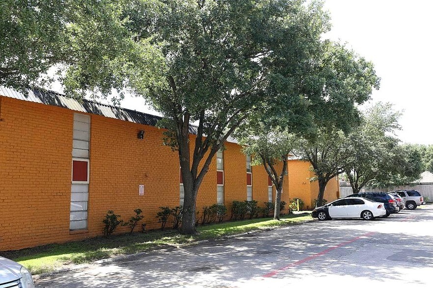 More Photos Of 701 Preston, Pasadena Apartments For Sale