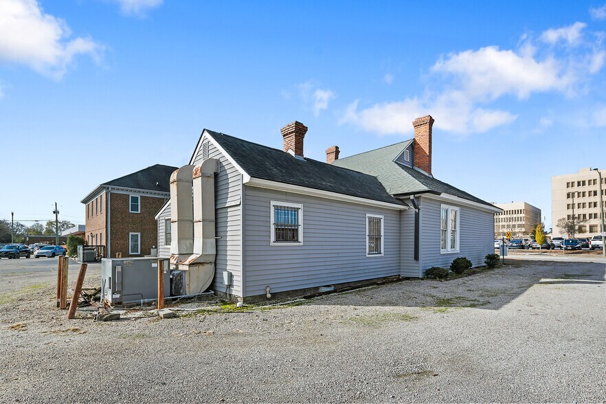 More Photos Of 127 S Cool Spring St, Fayetteville Office For Sale