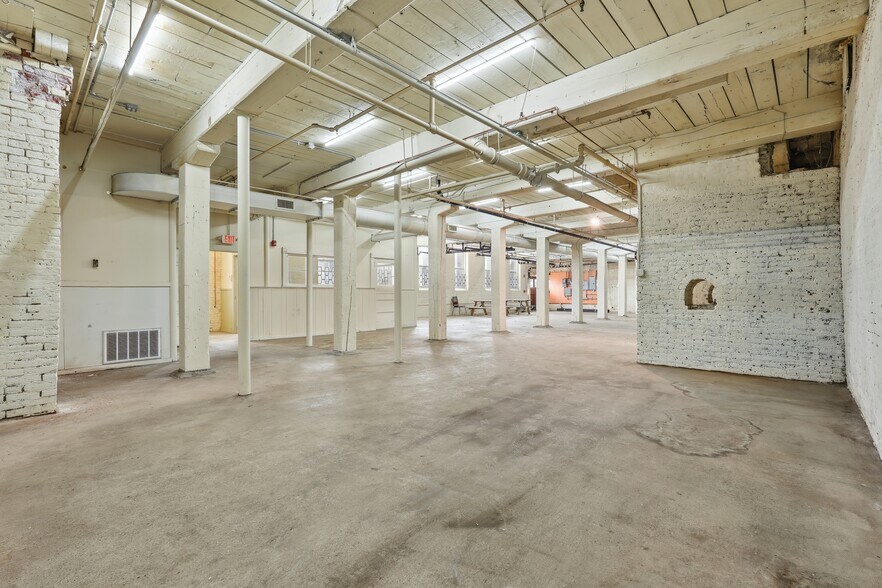 More Photos Of 420 Dwight St, Holyoke Manufacturing For Lease