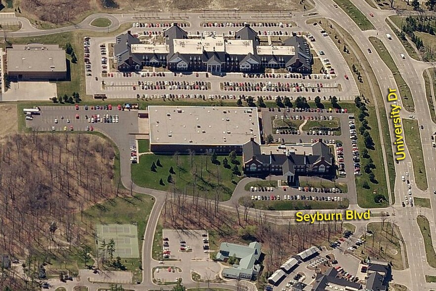 More Photos Of 3300 University Dr, Auburn Hills Office For Lease