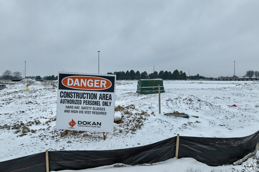 Primary Photo Of 16800 Executive Plaza Dr, Dearborn Storefront For Lease