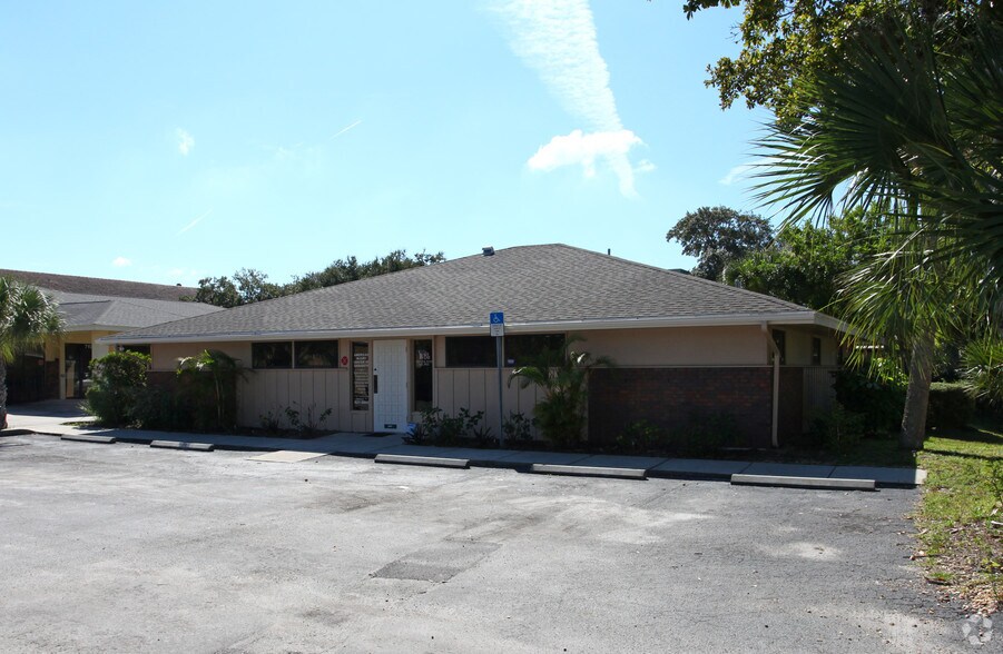 Primary Photo Of 7147 Curtiss Ave, Sarasota Medical For Sale