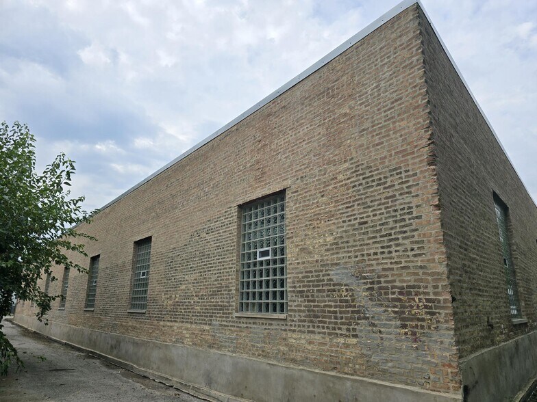 More Photos Of 7525 N Wolcott Ave, Chicago General Retail For Sale