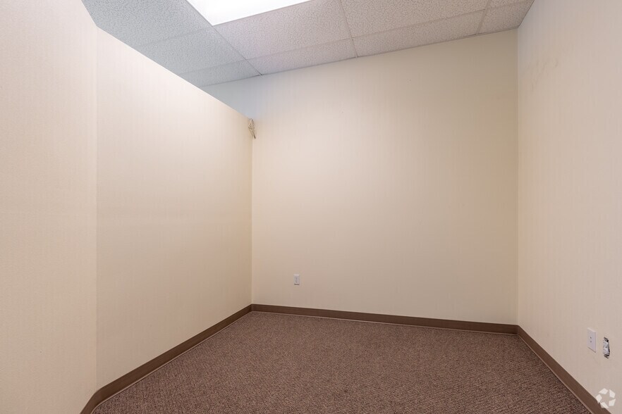 More Photos Of 1498 E Main St, Cottage Grove Storefront For Sale