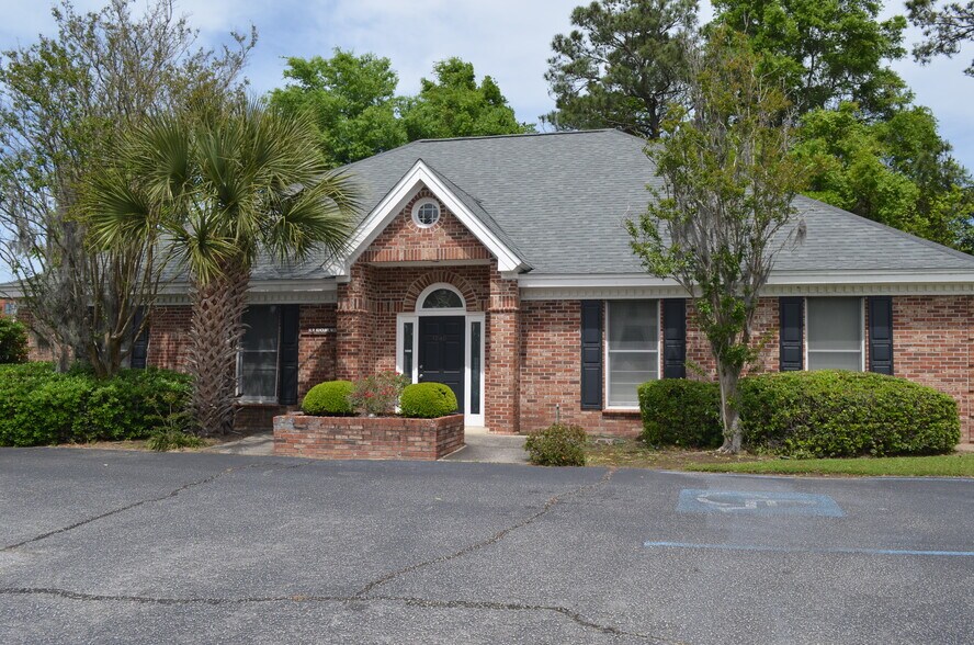 More Photos Of 1240 Hospital Dr, Mount Pleasant Medical For Lease