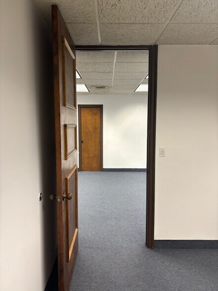 More Photos Of 3000 N Federal Hwy, Fort Lauderdale Storefront For Lease