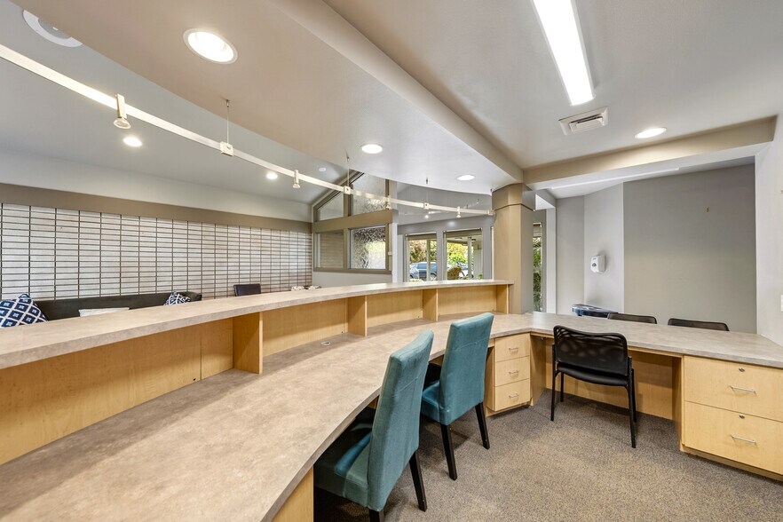 More Photos Of 537 Murphy Rd, Medford Medical For Lease
