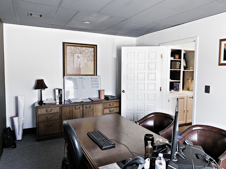 More Photos Of 6670 S Lewis Ave, Tulsa Office For Sale