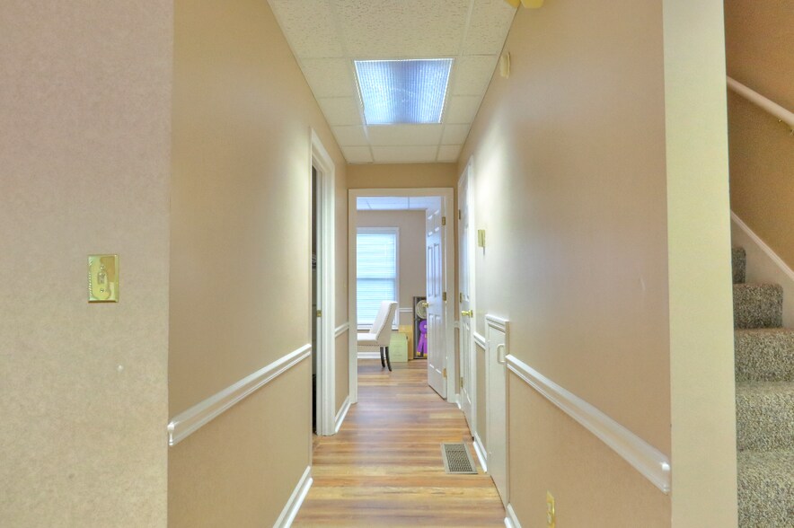 More Photos Of 107-109 Consumer Ln, Frankfort Office For Sale