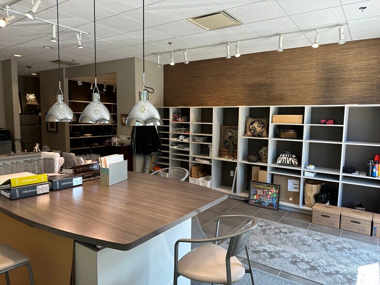 More Photos Of 11123-11137 N Wauwatosa Rd, Mequon Loft Creative Space For Lease