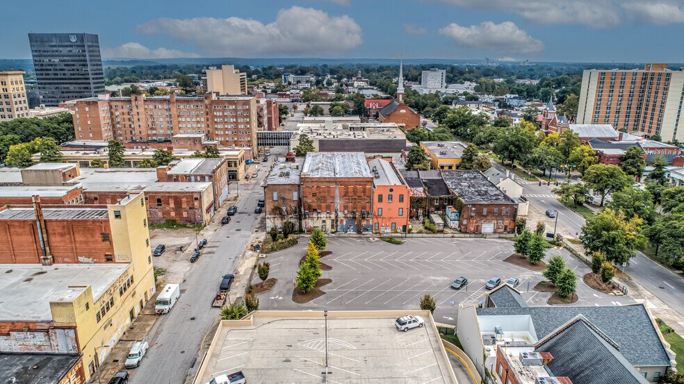 More Photos Of 305 8th St, Augusta Freestanding For Lease