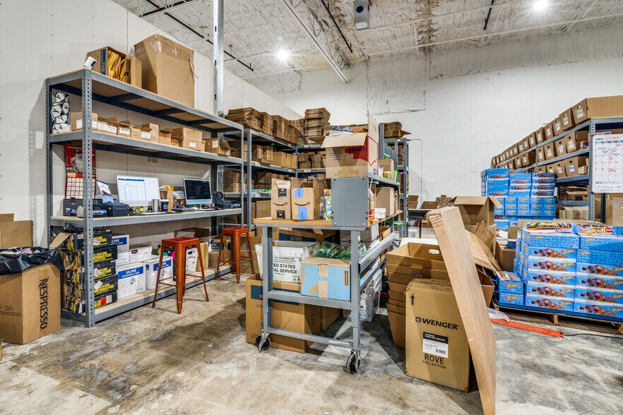 More Photos Of 2661 Midway Rd S, Carrollton Showroom For Lease