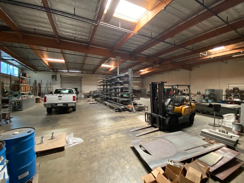 More Photos Of 13326 Elliot Ave, Chino Warehouse For Lease
