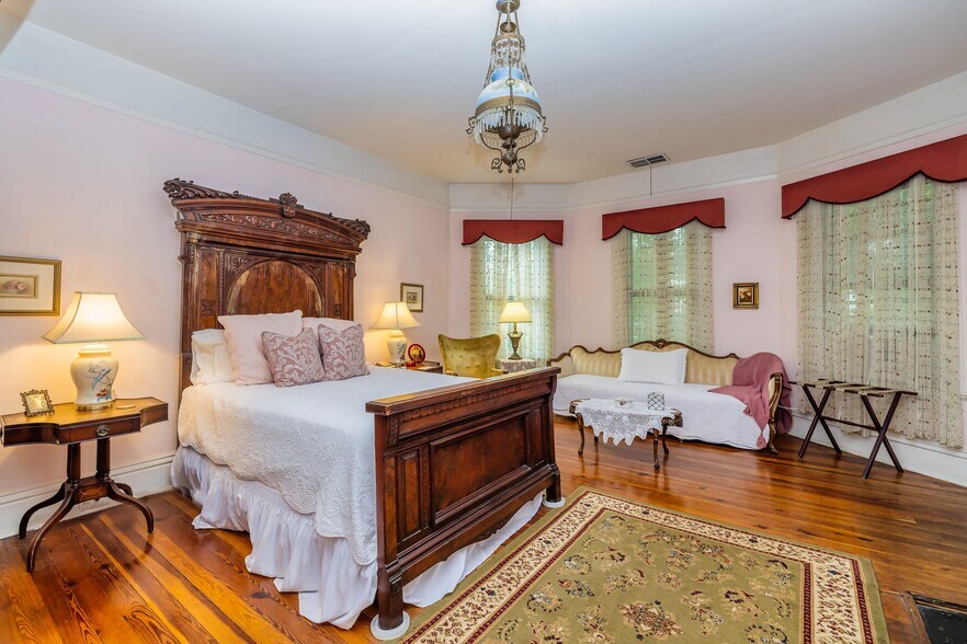 More Photos Of 252 Seavy St, Senoia Hospitality For Sale