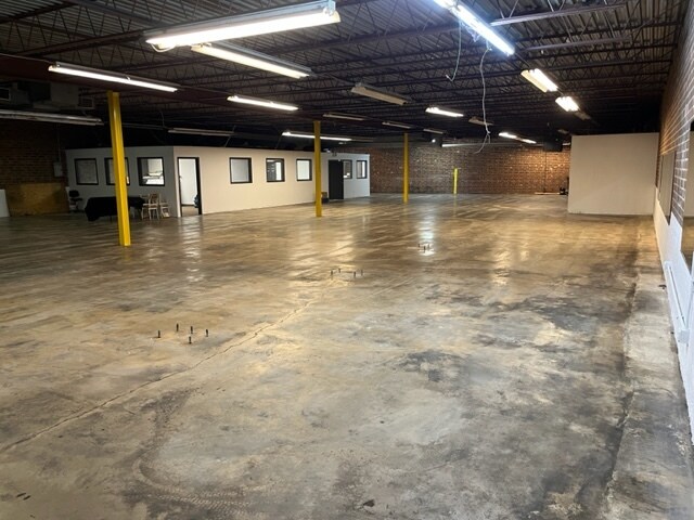 More Photos Of 108 S Walnut Cir, Greensboro Warehouse For Sale