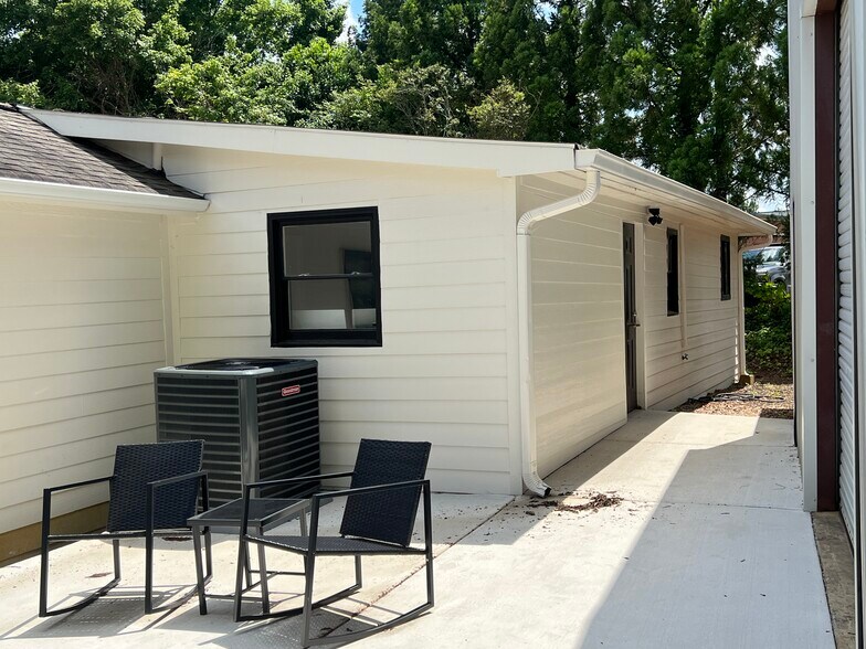 More Photos Of 770 Dobbs Rd, Woodstock Showroom For Sale