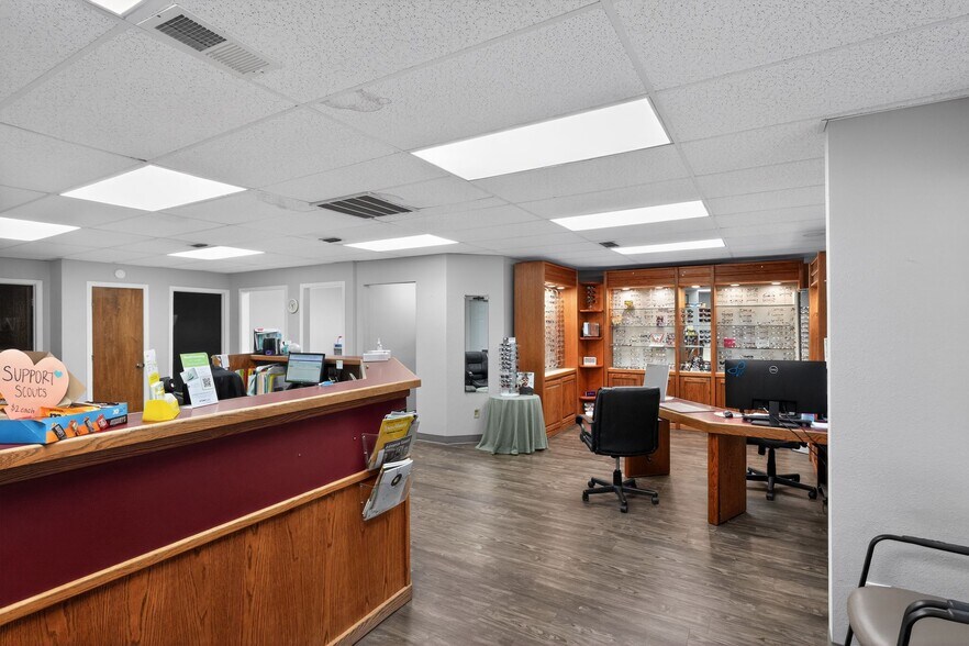 More Photos Of 401 W Centerville Rd, Garland Office For Sale