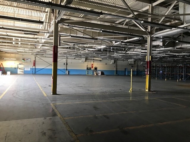 More Photos Of 3121 Pleasant Valley Blvd, Altoona Light Distribution For Lease
