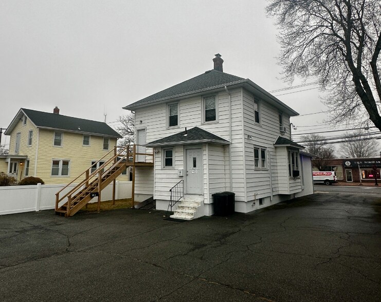 Primary Photo Of 166 Higbie Ln, West Islip Storefront Retail Office For Lease