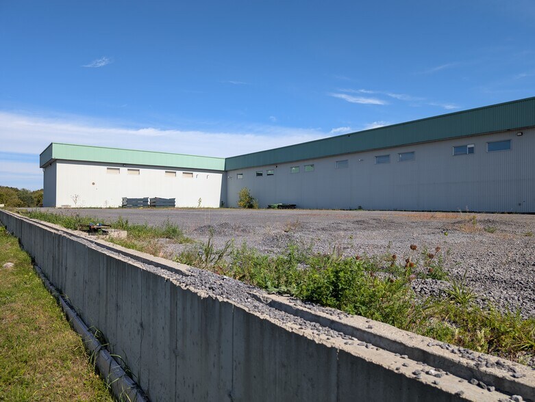 More Photos Of 101 Steve Fonyo Dr, Vankleek Hill Warehouse For Lease