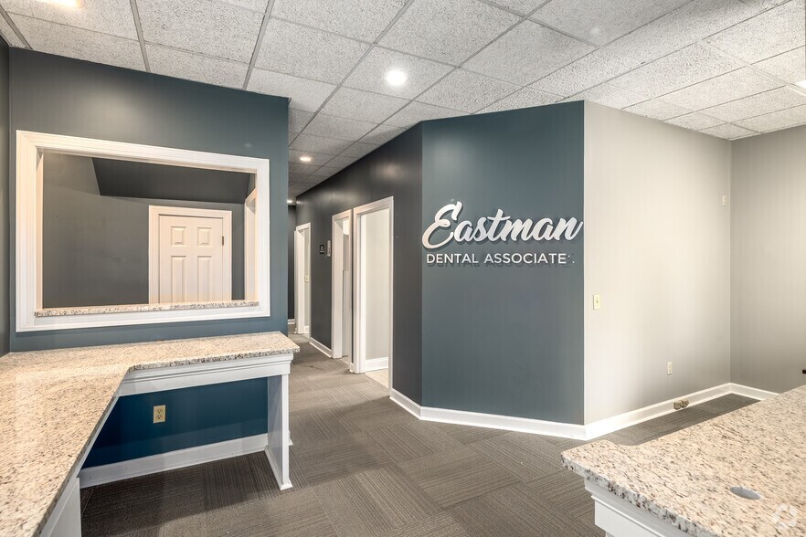 More Photos Of 501 Griffin Ave, Eastman Office For Sale
