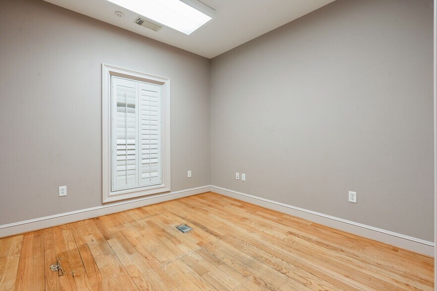 More Photos Of 5500 Watermelon Rd, Northport Medical For Lease