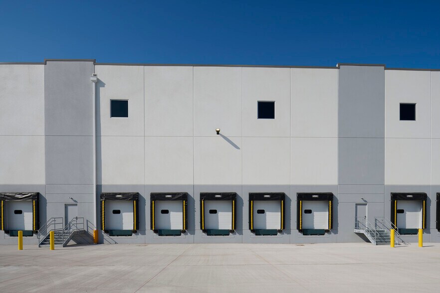 More Photos Of 2125 McCarter Hwy, Newark Warehouse For Lease