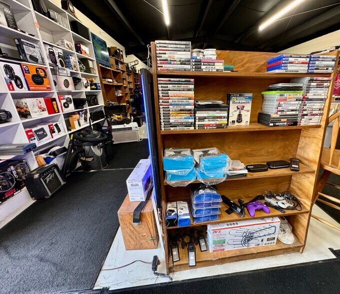 More Photos Of 300 W Broadway St, Morrilton Storefront For Sale