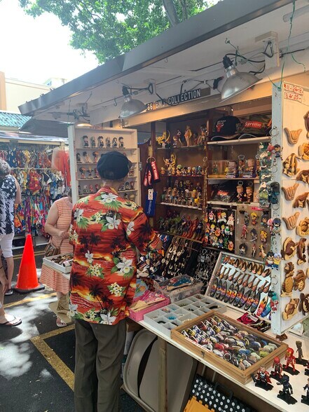 More Photos Of 5 Dukes Lane, Honolulu Storefront For Lease