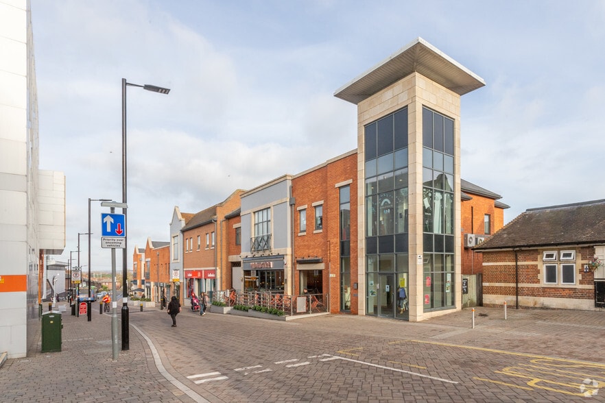 More Photos Of Station Rd, Didcot Storefront For Lease