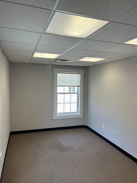 More Photos Of 107 Church Hill Rd, Sandy Hook Office For Lease