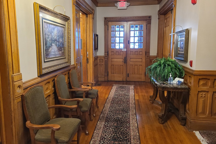 More Photos Of 318 Houston Ave, Muskegon Office For Lease