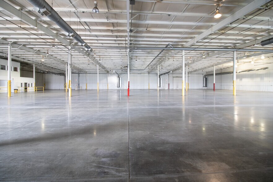 More Photos Of 946 S State Road 32, Union City Manufacturing For Lease