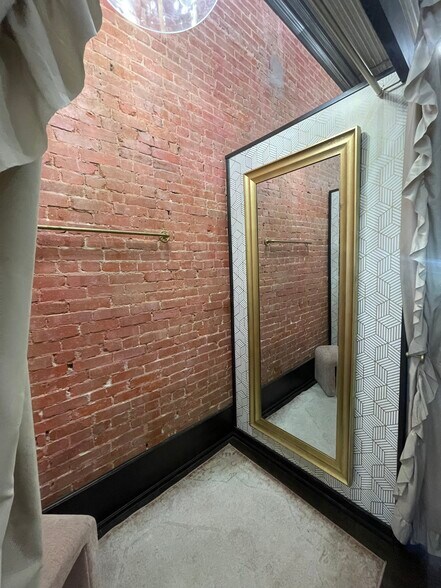 More Photos Of 126 N 8th St, Midlothian Storefront For Lease