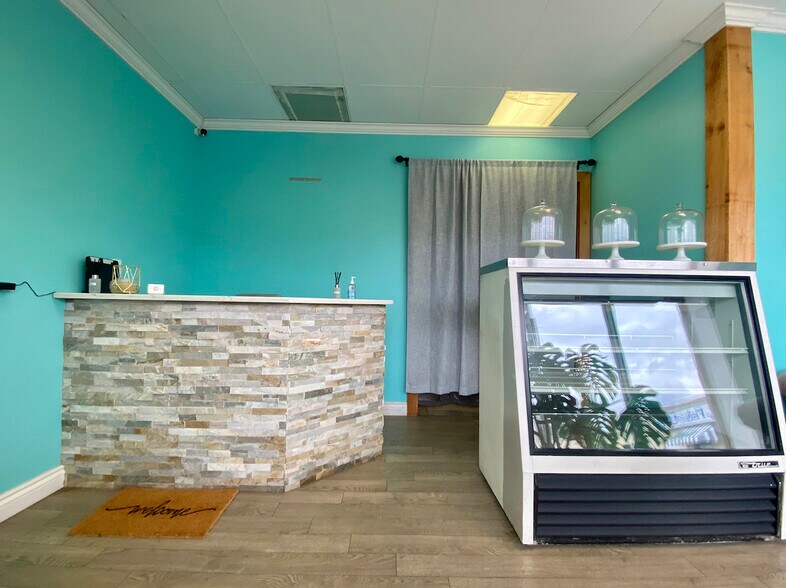 More Photos Of 725-745 Gardiners Rd, Kingston General Retail For Lease