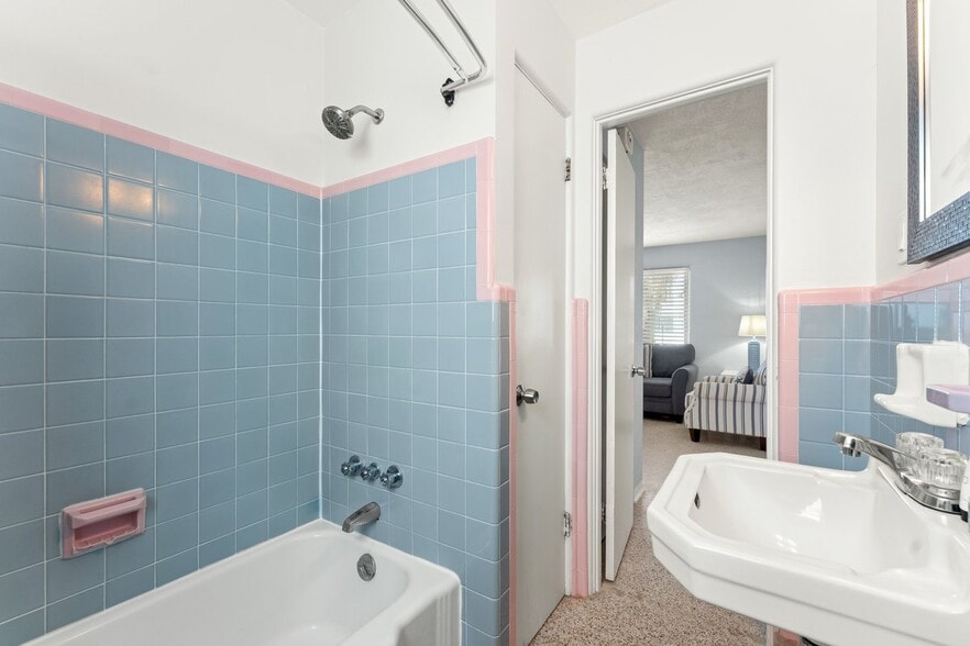 More Photos Of 1708 S Atlantic Ave, New Smyrna Beach Hotel For Sale