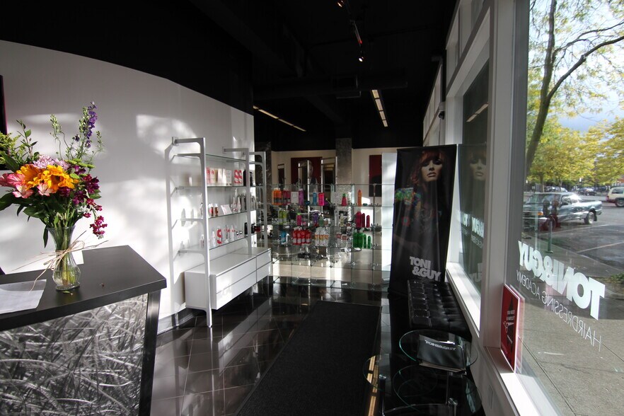 More Photos Of 1411 Railroad Ave, Bellingham Storefront For Lease