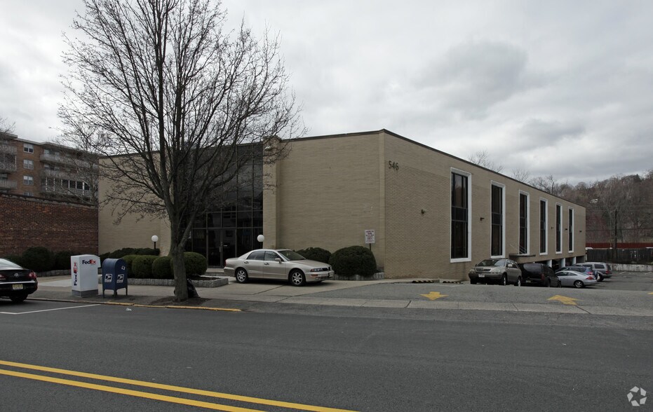 More Photos Of 546 Valley Rd, Upper Montclair Medical For Lease