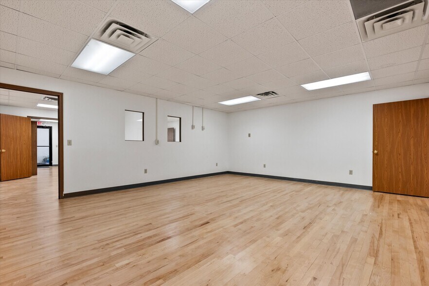 More Photos Of 18 Sportsman Dr, Clarion Medical For Lease