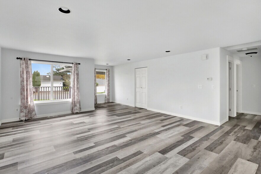 More Photos Of 1502 Burrows Ct, Anacortes Multifamily For Sale