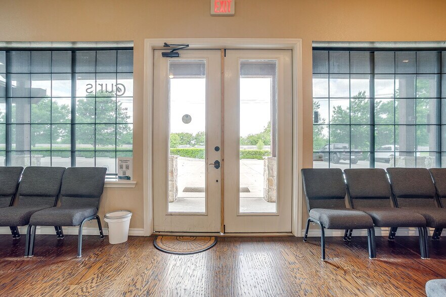 More Photos Of 1318 John Jones Dr, Burleson Office For Sale