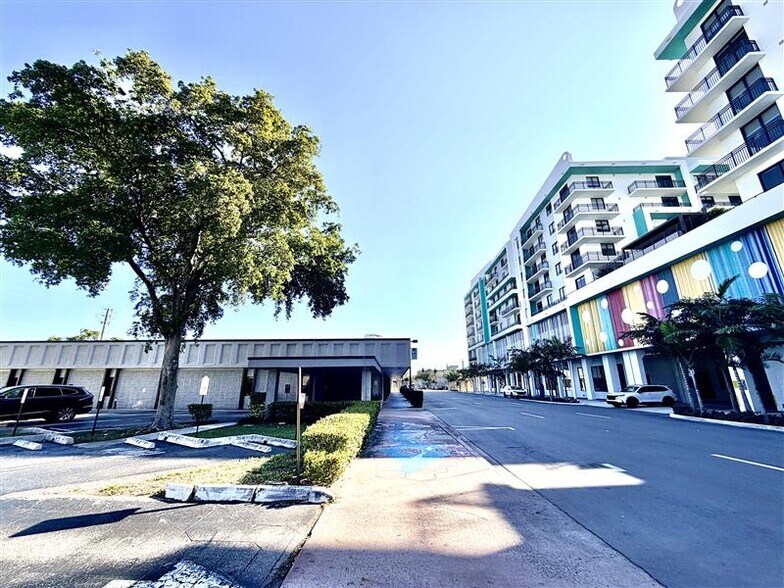 More Photos Of 2021 Tyler St, Hollywood Office For Lease