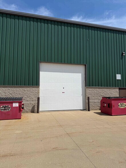 More Photos Of 1725-1729 Hawkeye Dr, Hiawatha Warehouse For Lease