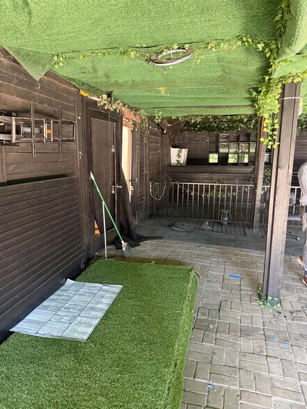 More Photos Of 6841 Crenshaw Blvd, Los Angeles Veterinarian Kennel For Lease