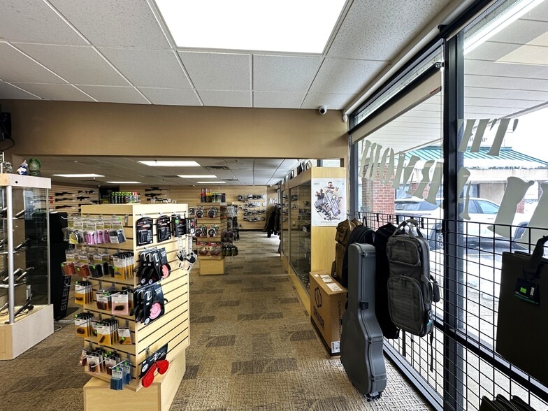 More Photos Of 8935-8947 Kingsridge Rd, Dayton Storefront Retail Office For Sale