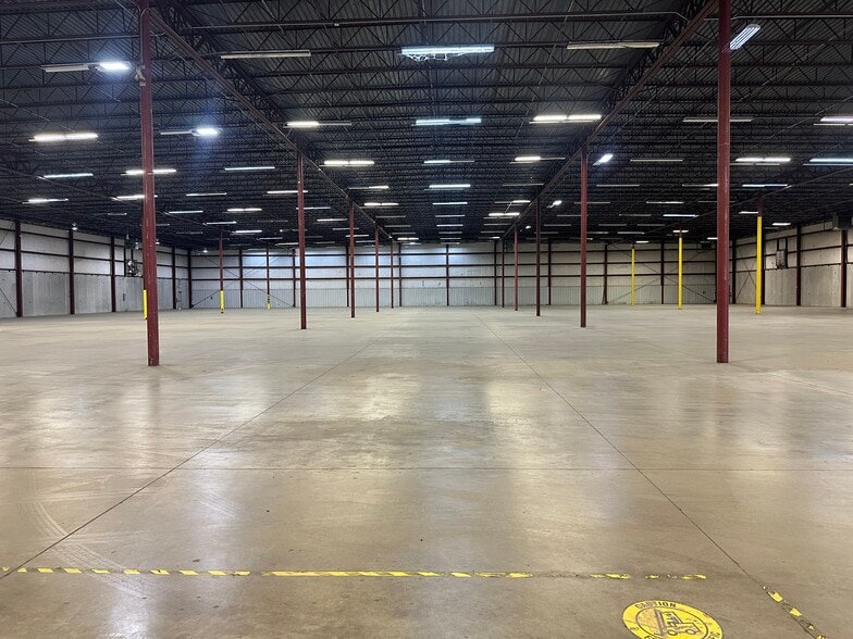 More Photos Of 12322 E 55th St, Tulsa Distribution For Lease