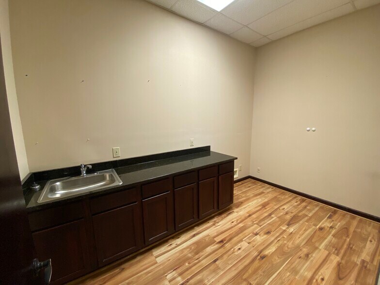 More Photos Of 1040 Wildewood Centre Dr, Columbia Office For Lease