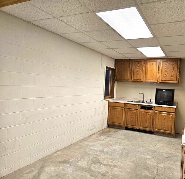 More Photos Of 820 N Michigan Ave, Saginaw Office For Sale